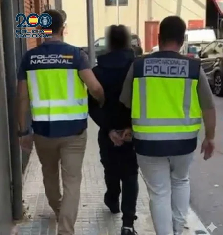 Detienen a una mujer por estafar 10.000 euros en alquileres falsos