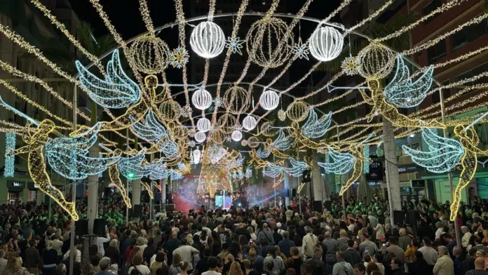 Más de cien actividades protagonizan la agenda de Navidad en Santa Cruz de Tenerife que acaba de inaugurar el encendido extraordinario en todas sus calles