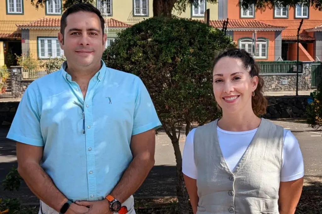 La Comisión Europea reconoce el proyecto ARSINOE como un caso de éxito en innovación climática. Juan Carlos Santamarta y Noelia Cruz, responsables del proyecto en la Universidad de La Laguna. Foto de la ULL.