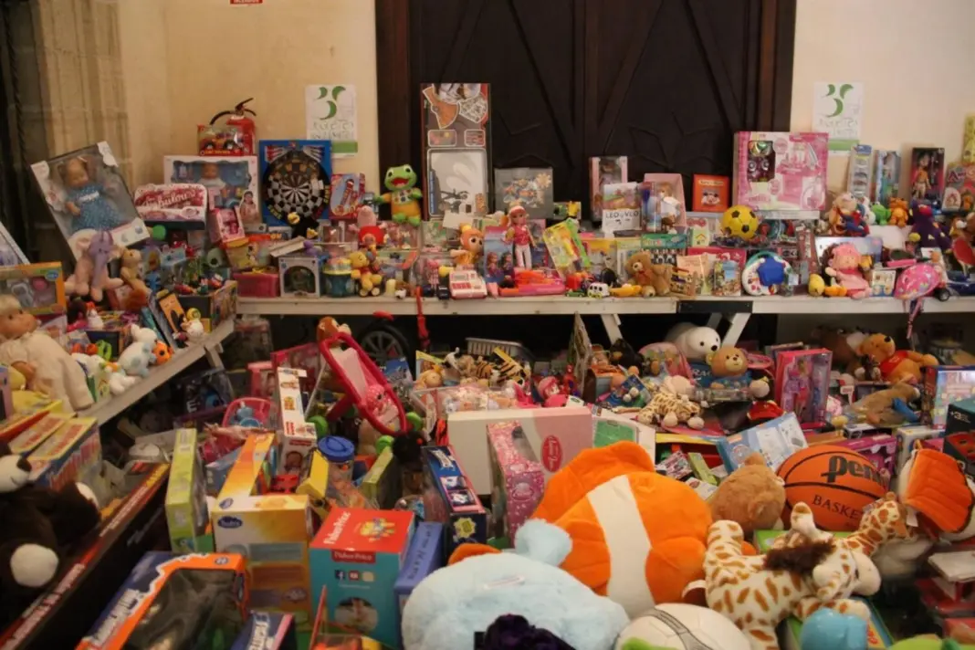 La Casa de Galicia lanza su 54ª campaña de recogida de juguetes