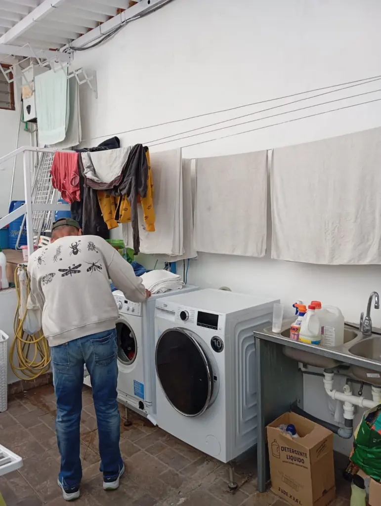 Lavandería utilizada por una persona sin hogar en La Palma