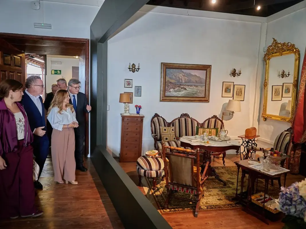 La Casa de Carta reabre con una exposición que entrelaza patrimonio textil y fotográfico