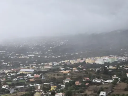 DIRECTO | Última hora de la borrasca Claudia a su paso por Canarias: clases de forma telemática, lluvias y viento