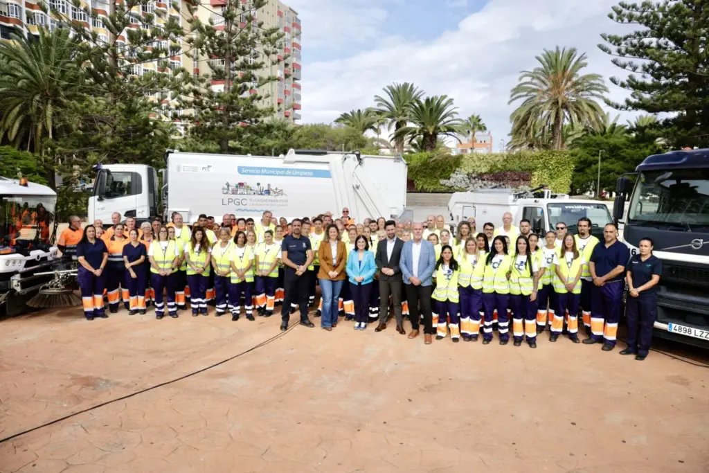 El Ayuntamiento de Las Palmas de Gran Canaria refuerza la higiene urbana con 420 efectivos más y 40 vehículos nuevos para todos los distritos