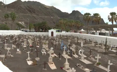 Los vecinos de San Andrés, satisfechos con la rehabilitación del cementerio de Traslarena