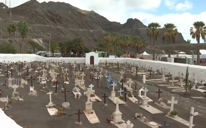 Los vecinos de San Andrés, satisfechos con la rehabilitación del cementerio de Traslarena