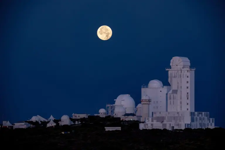 ‘Soñando Estrellas’ explora los astros más antiguos del universo y la luna