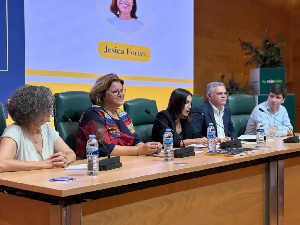 La investigadora Jesica Fortes analiza la enseñanza del español de Canarias en las aulas