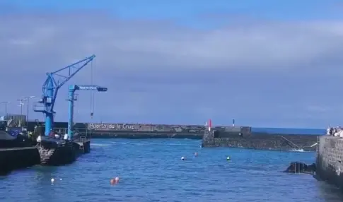 Puerto de la Cruz lamenta la muerte por el mar y destaca el gesto del camarero