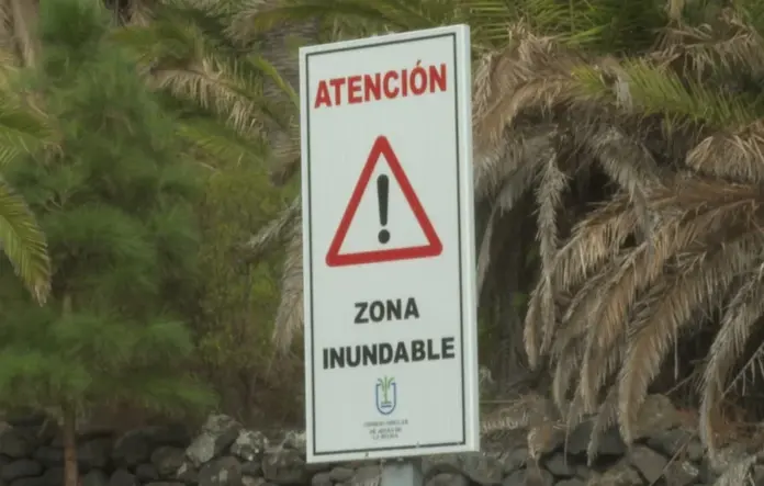 Protección Civil y Emergencias recomienda a la población extremar las precauciones y evitar los desplazamientos innecesarios ante la alerta por el paso de la borrasca Claudia