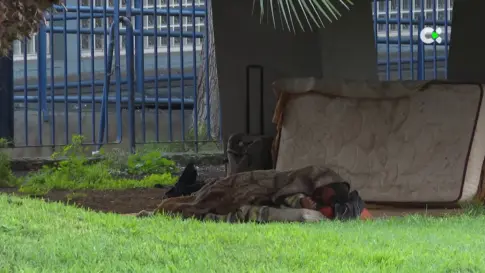 Santa Cruz de Tenerife pide la mediación de la Diputada del Común en la atención a personas sin hogar