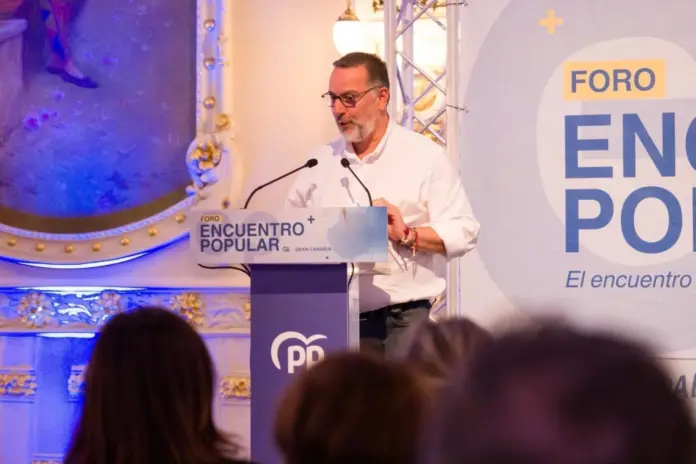 Suárez explicó que el decreto debe incluir todas las medidas acordadas para ayudar a los ciudadanos afectados por el volcán