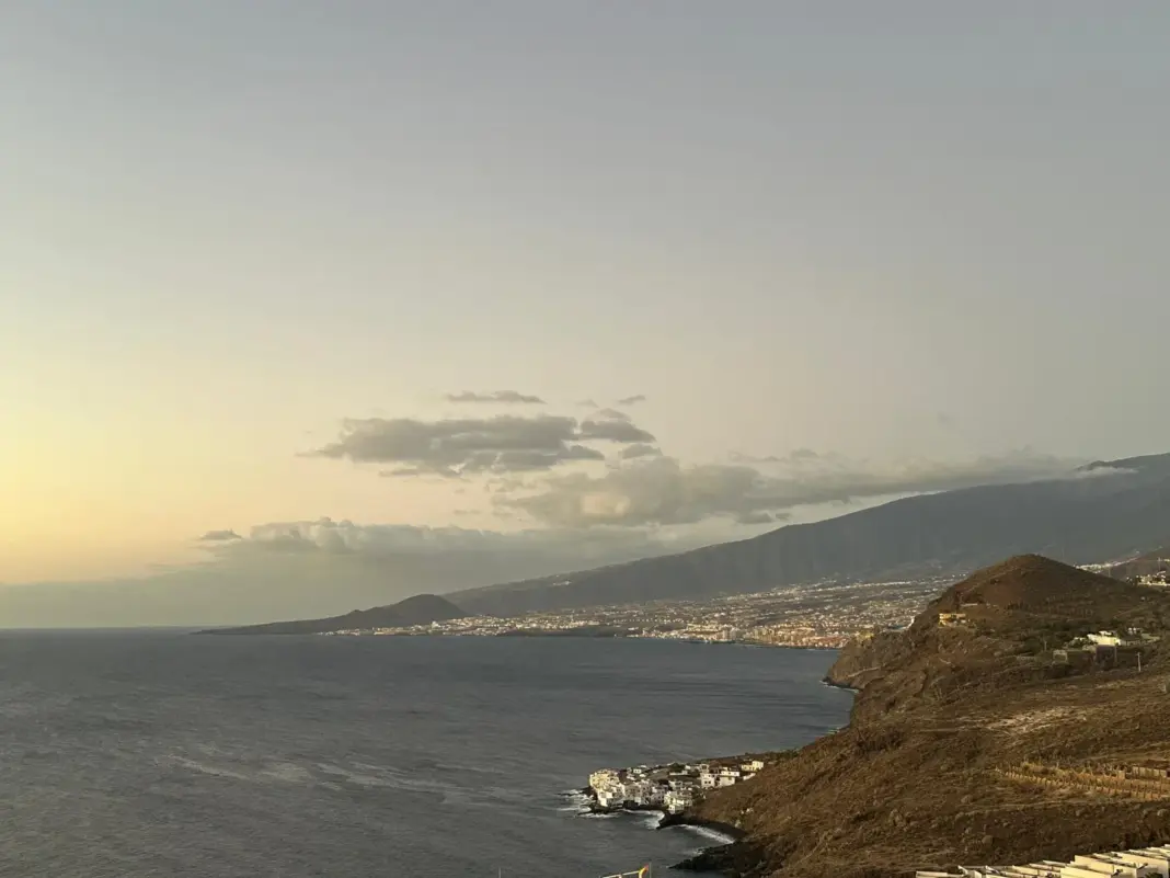 Continúa la prealerta con olas de más de tres metros de altura en el norte y fuerte marejada en el sur, las temperaturas permanecen estables