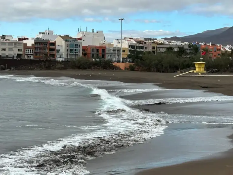 El Gobierno limita la alerta por contaminación marina a Telde