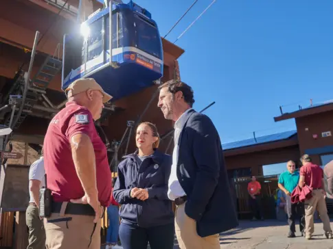 El Teleférico del Teide cumple un año moviéndose solo con energía solar