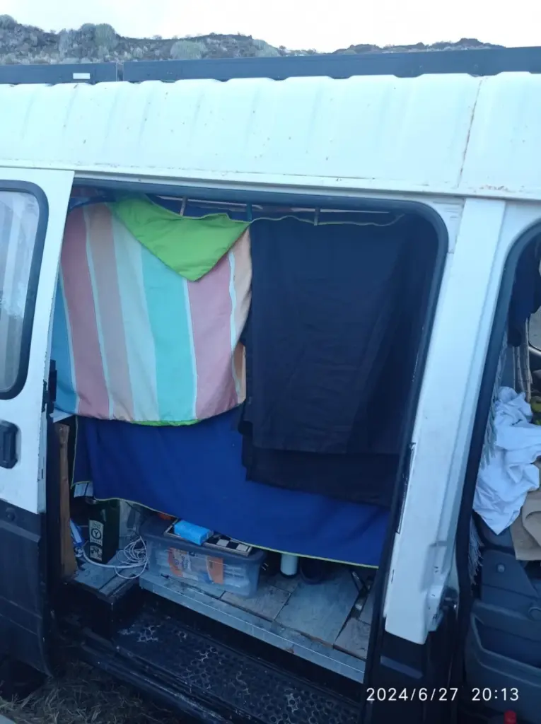 Furgoneta utilizada como vivienda en La Palma