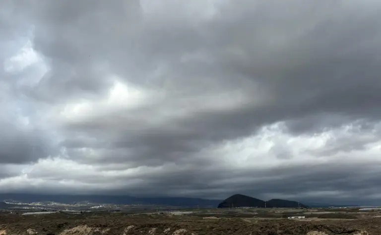 Canarias se prepara para la borrasca Claudia: suspende clases y activa planes de emergencia