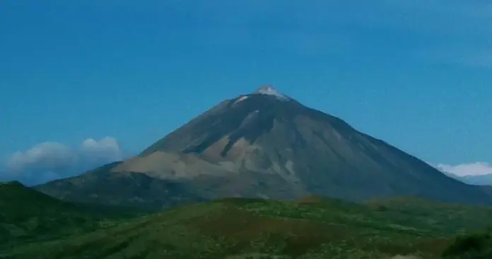 El pico de el Teide amaneció nevado tras el paso de la borrasca Claudia. Fotografía: @Carlos Centuri
