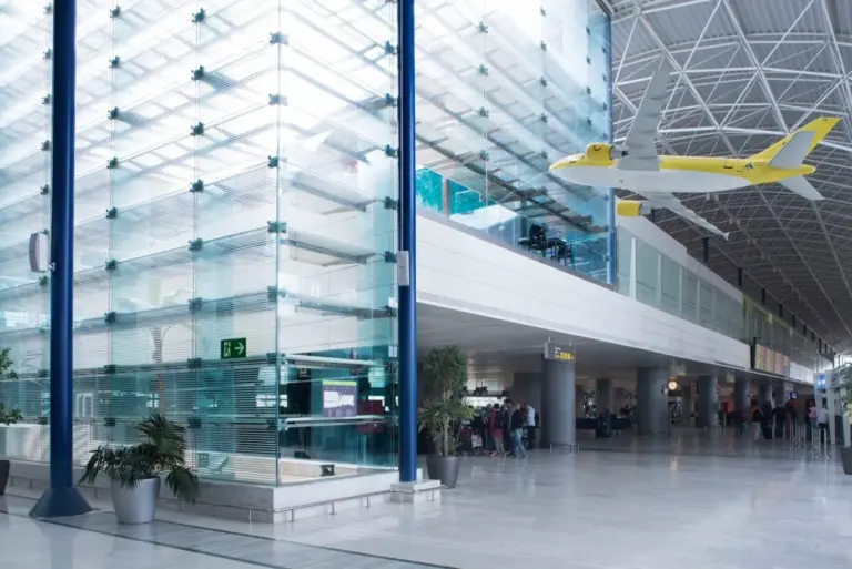 Los aeropuertos canarios operan con normalidad pese a la calima de este domingo