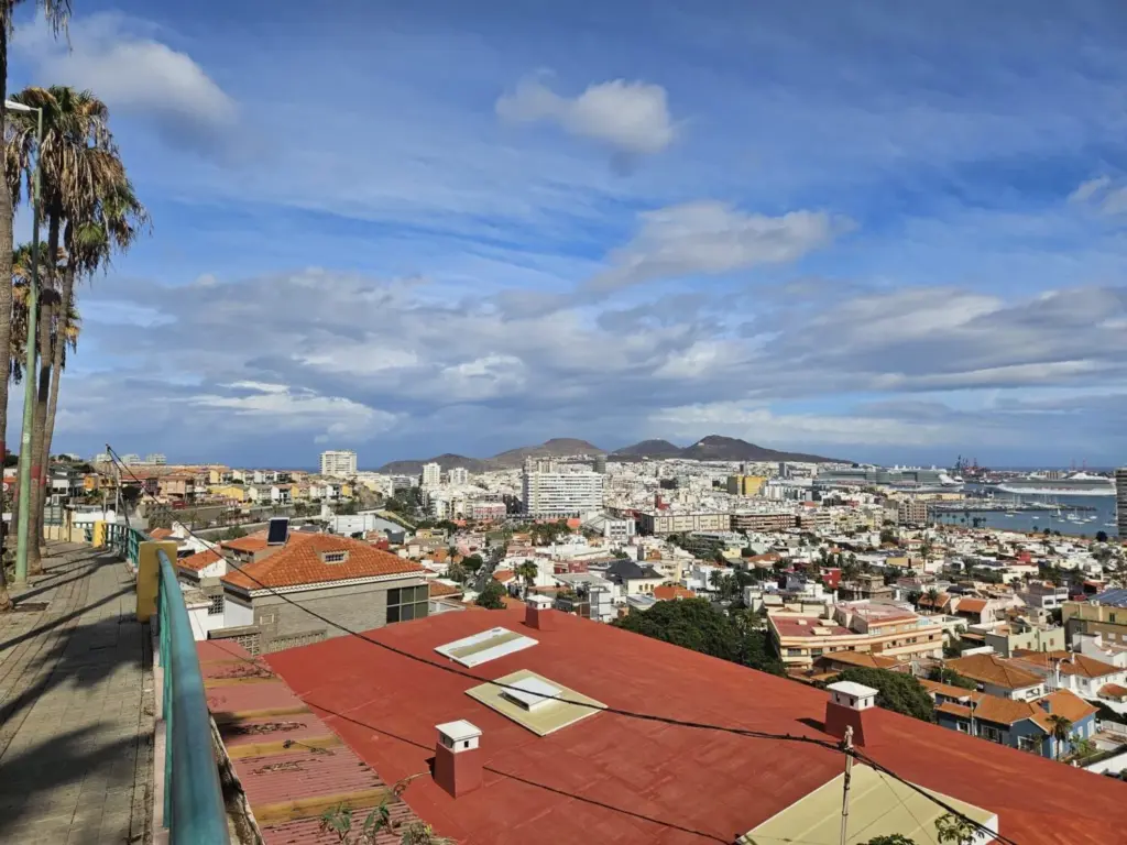 Cielos parcialmente despejados en Las Palmas de Gran Canaria tras el paso de la borrasca Claudia