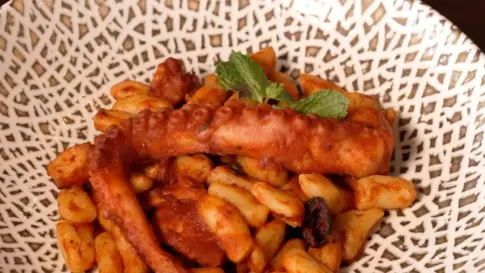 Pasta cavatelli con ragú de pulpo en salsa de tomate | Receta ‘Como en casa’
