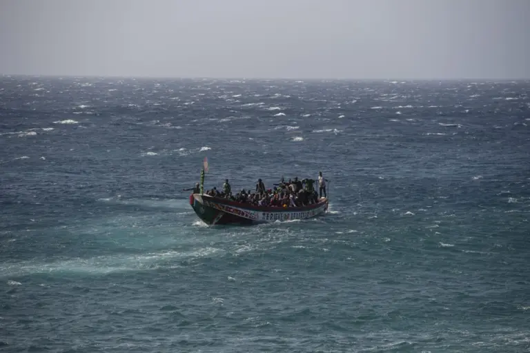 Llegan más de 400 personas migrantes a bordo de dos cayucos en las últimas horas a La Restinga