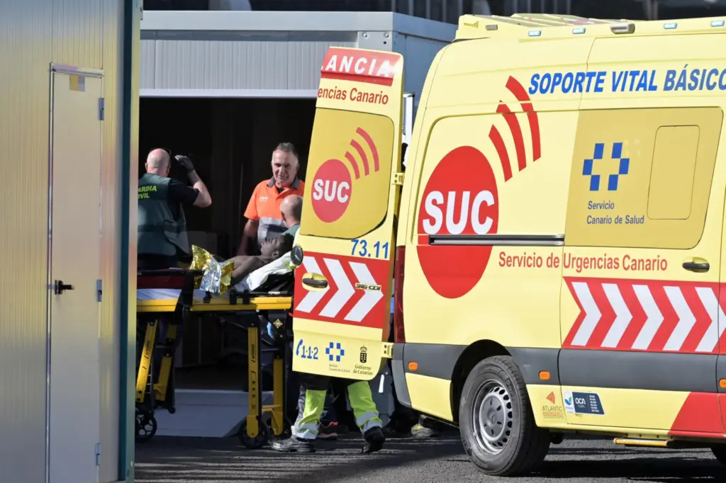 Rescatan un cayuco en La Restinga con 116 de migrantes, entre ellos cuatro fallecidos