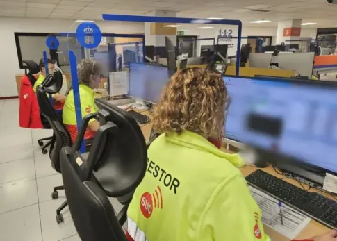 Muere un motorista al colisionar con un vehículo estacionado en una calle de Las Palmas de Gran Canaria