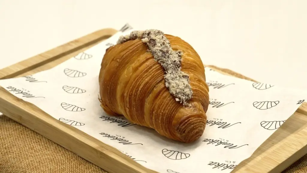 Croissant relleno de chocolate Ferrero / La receta 'Como en casa' de RTVC