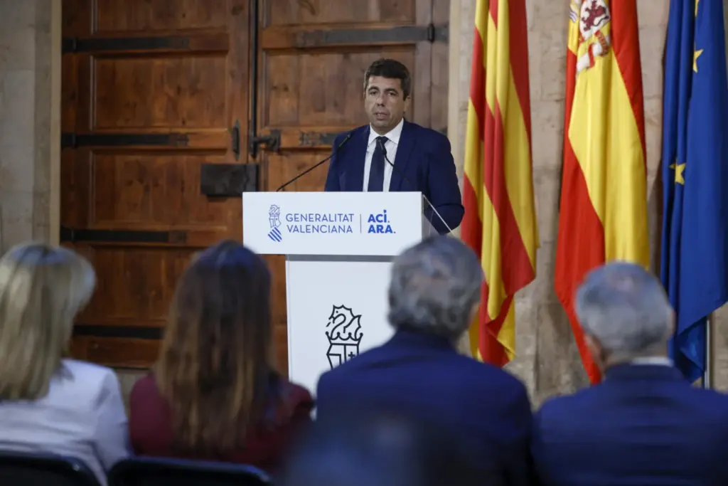 El president de la Generalitat, Carlos Mazón, durante la comparecencia de este lunes, en la que ha anunciado su dimisión