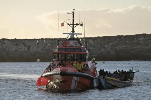 Llegan dos cayucos a El Hierro con 242 personas a bordo