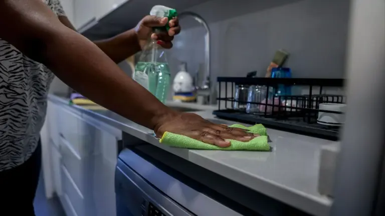 Las trabajadoras de hogar deben recibir información de los riesgos laborales