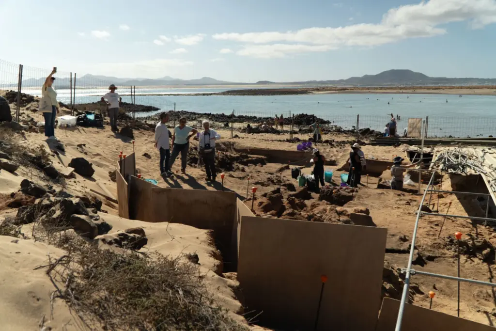 Las excavaciones arqueológicas de Lobos I podrían llevarse a las costas de Corralejo