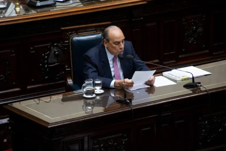 Dimite el jefe de Gabinete y el ministro del Interior del gobierno de Javier Milei