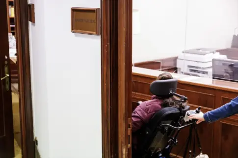 El BOE publica el acuerdo de financiación de la ley ELA que otorgará prestaciones de hasta 10.000 euros