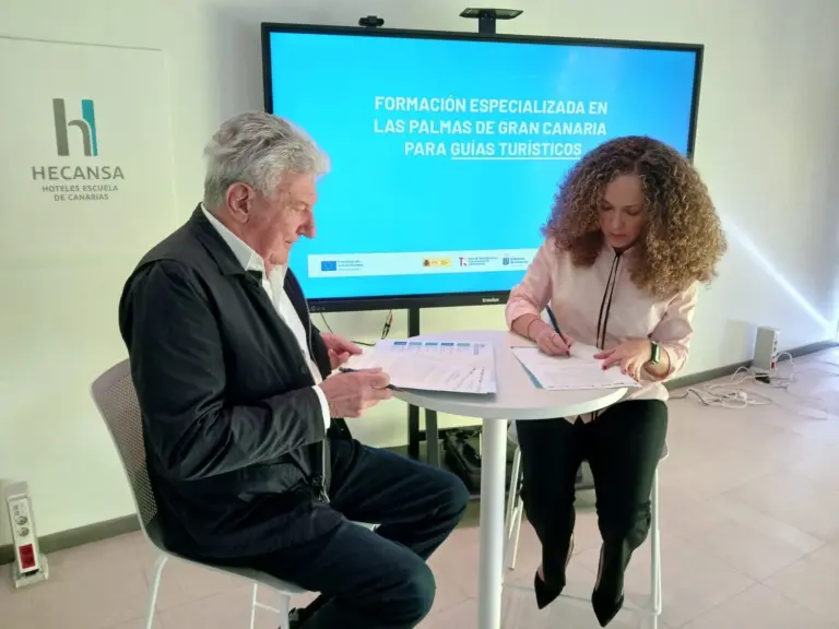 Hecansa forma a guías turísticos especializados en historia y patrimonio de Las Palmas de Gran Canaria