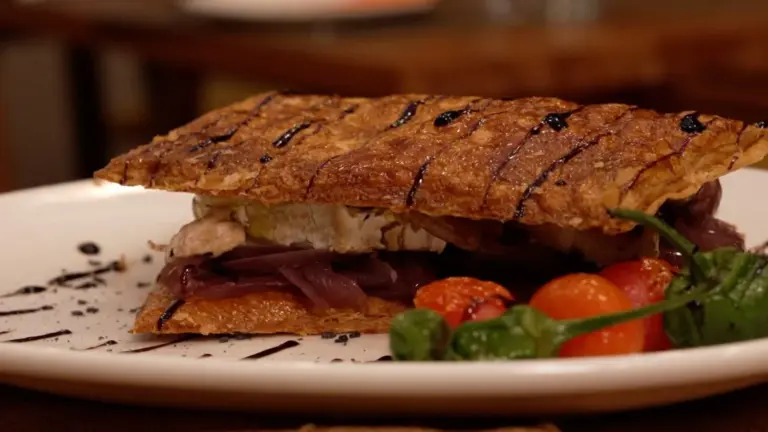 Hojaldre relleno de queso de cabra | Receta ‘Como en casa’