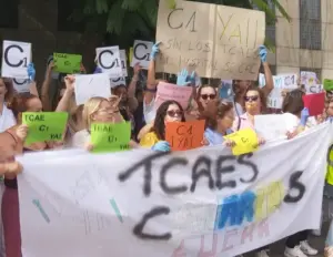 Los Técnicos en Cuidados Auxiliares de Enfermería salen a la calle para pedir que se cumpla ley y se actualice su categoría profesional
