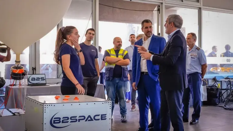 Lanzamiento de un globo estratosférico con cohete integrado desde La Gomera