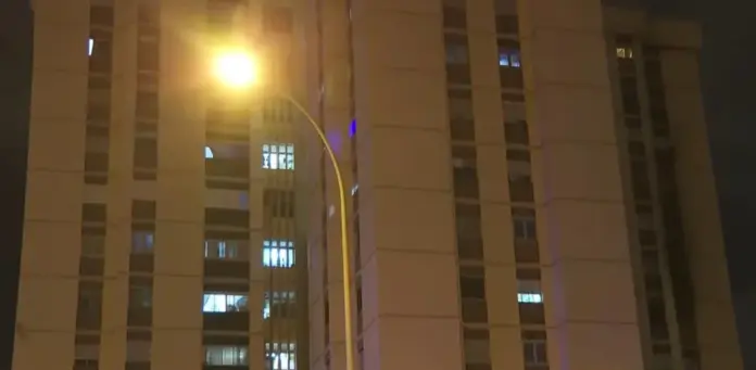 Edificio de La Paterna en el que se ha producido un incendio en la quinta planta