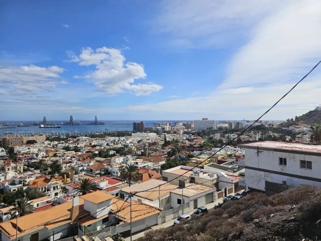 Cielos parcialmente despejados en Las Palmas de Gran Canaria tras el paso de la borrasca Claudia