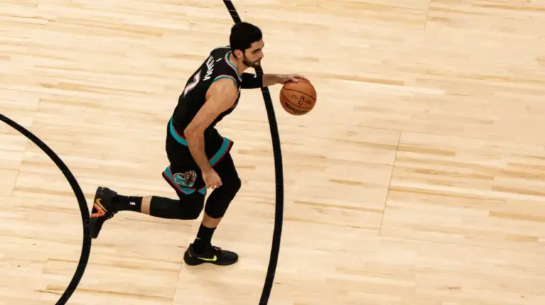 Los Grizzlies de Aldama pierden frente a los vigentes campeones de la NBA