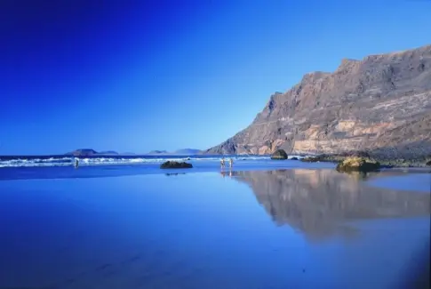 Un fallecido y una persona desaparecida en la Playa de Famara