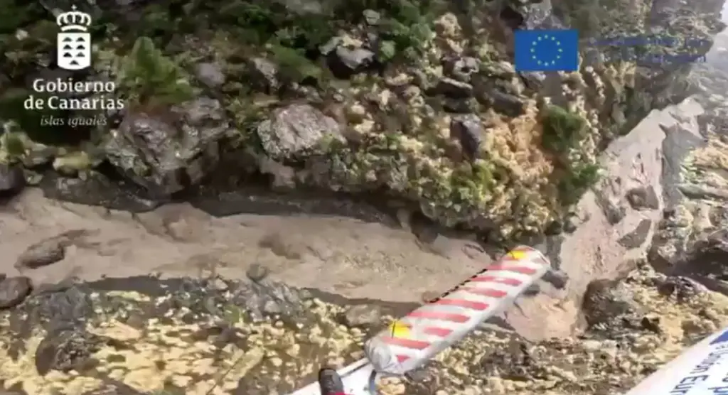 Rescatan a dos senderistas en apuros por el aumento del nivel del agua en el Barranco de Las Angustias, en La Palma 