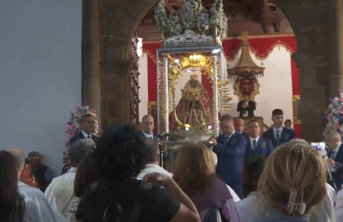 La Virgen de las Nieves regresa a su santuario