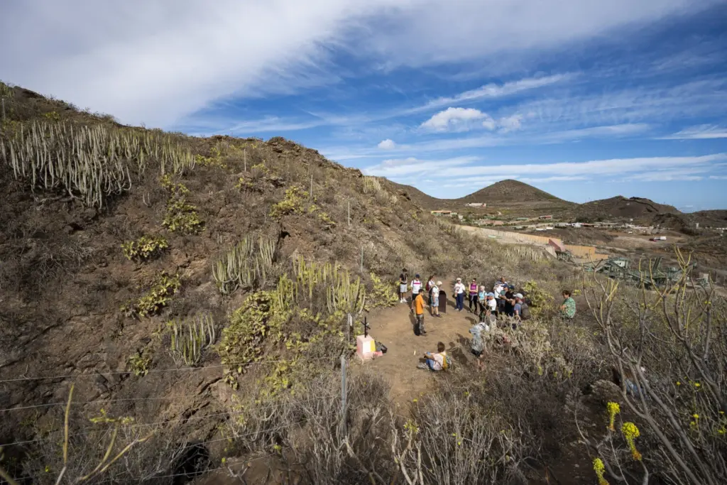 Asociaciones de Memoria Histórica se reúnen en la Sima de Jinámar para rendir homenaje a las víctimas del franquismo