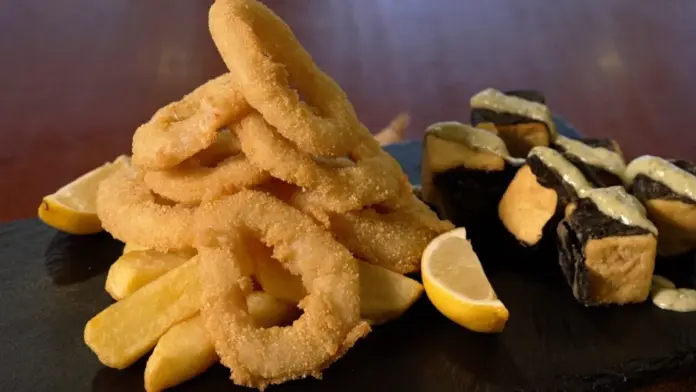 Receta de tacos de pescado y calamares veganos. Receta del programa Como en casa de RTVC del restaurante La Plazuela II de Gran Canaria