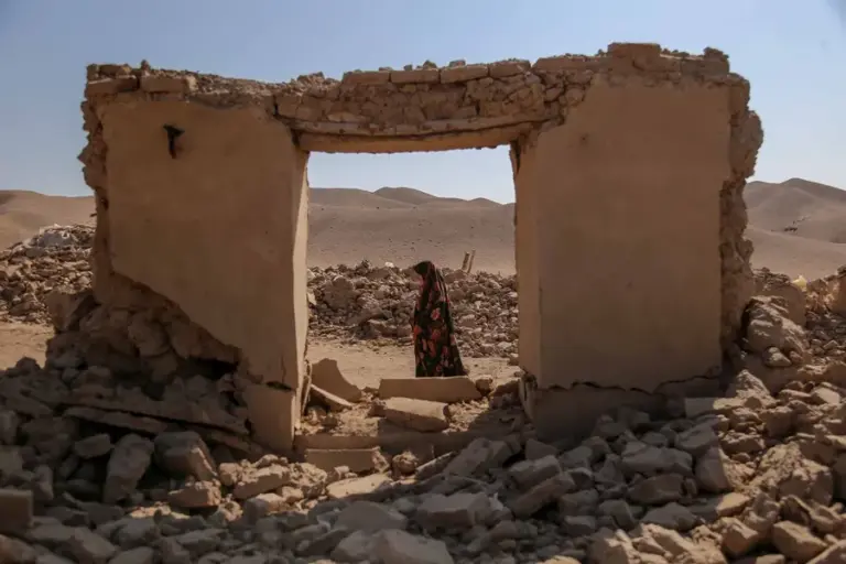 Afganistán sigue las labores de rescate tras un seísmo con al menos 20 muertos