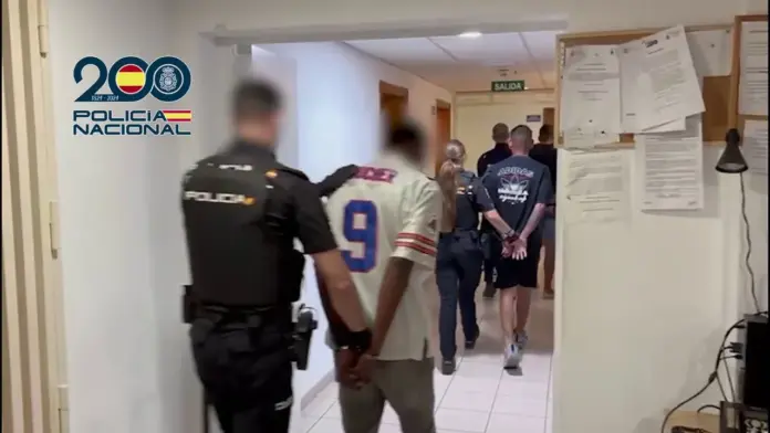 Momento de la detención de los cuatro hombres que apuñalaron a un joven en Arrecife