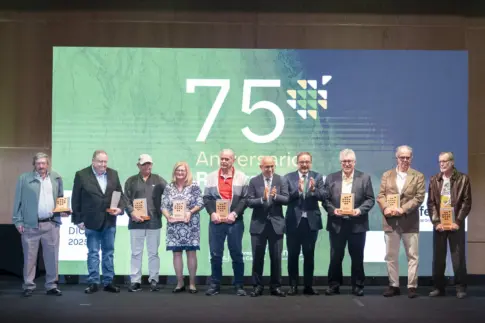 Gran Canaria rinde homenaje a las personas que llevan 75 años reforestando sus montes